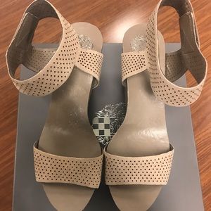 Vince Camuto Wedge NWOT